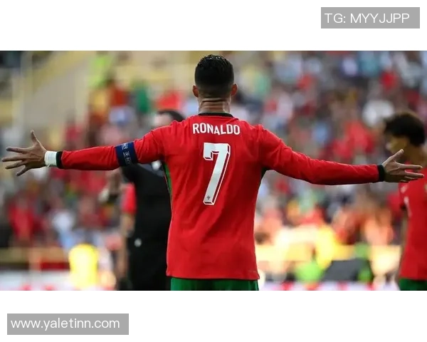 足球明星C罗球服热销背后的故事与时尚潮流解析 足球明星C罗球服热销背后的故事与时尚潮流解析