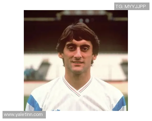 足球明星球员的成长历程与背后故事揭秘 足球明星球员的成长历程与背后故事揭秘